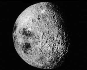 Когда-то Луна была обращена к Земле другой стороной.